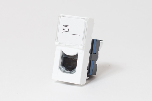 Розетка информационная UTP 1хRJ45 22,5х45 cat5e (200006)