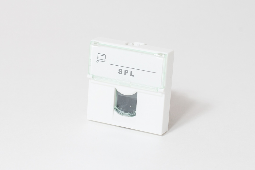 Розетка информационная UTP 1хRJ45 45х45 cat5е (200007)_1