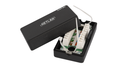 Кабельный соединитель NETLAN IDC-IDC, Кат.5e, неэкранированный, черный.-1