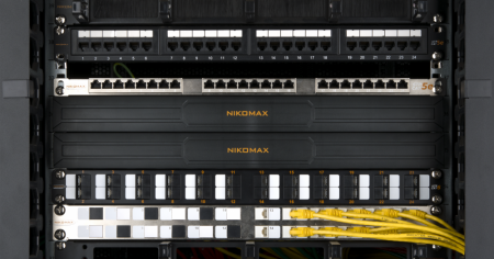 Панель заглушка NIKOMAX 19", 1U, на защелке, пластиковая, черная-1